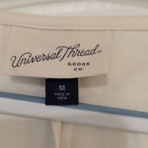 Universal Thread Cream Top - Picture 2 of 6